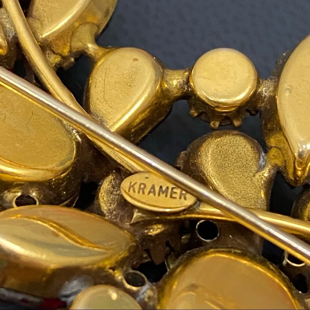 Vintage Stunning KRAMER Satin Press Glass Brooch - Image 13