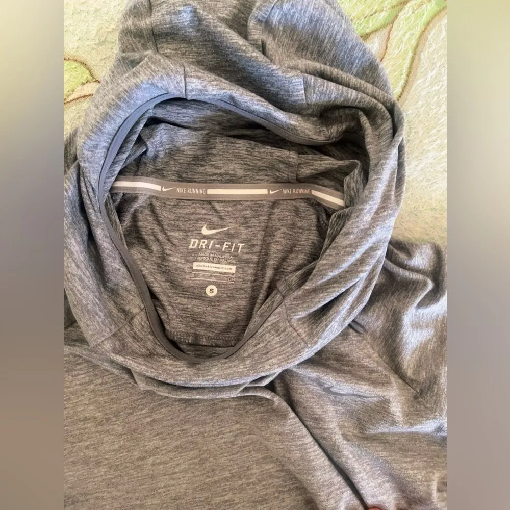 Nike Womens Long-Sleeve Running Tops - Ladies Thermal Sports Hoodie - Image 6