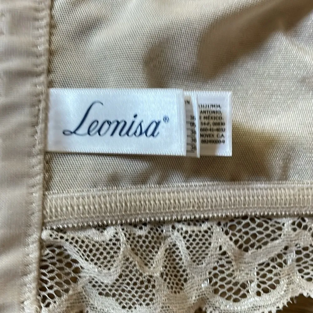 Leonisa Luxe Lace Underwire Smoothing Bustier Size 36B Nude - Image 9