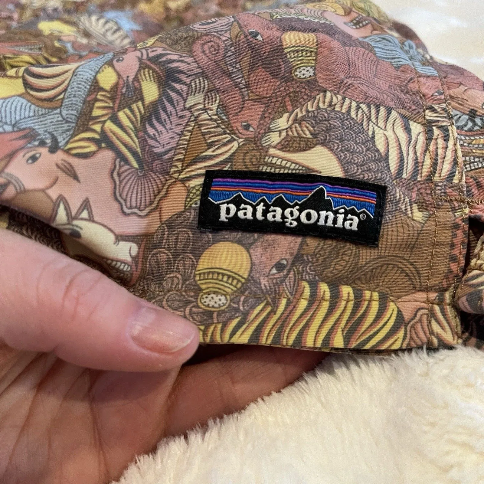 Patagonia Womens Barely Baggies Shorts Animal Print Size XL Funky Bohemian - Image 3