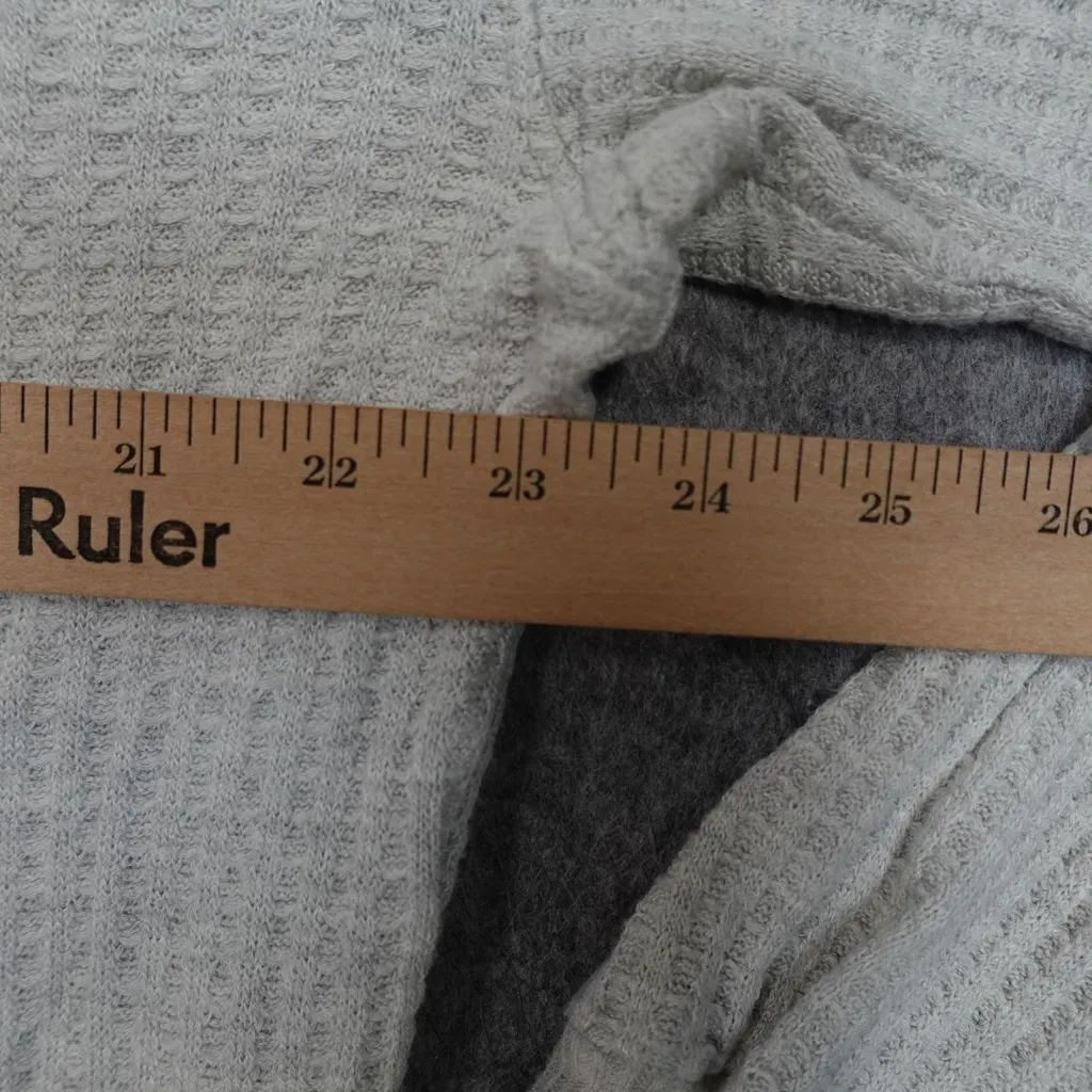 Velvet by Graham & Spencer Light Gray Waffle knit Long Sleeve Top Small - Image 8