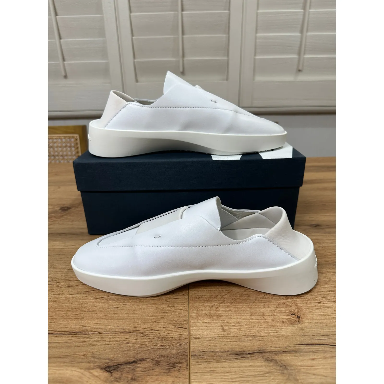 Wolf and Shepherd Women's Cruise Ace Slip - Image 10