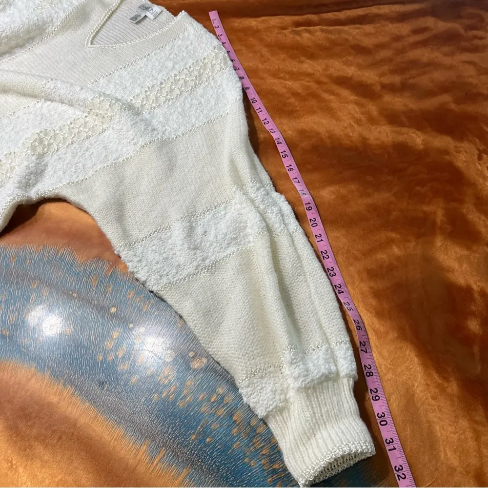 Vintage Persuasion Textured Boucle V - Image 6