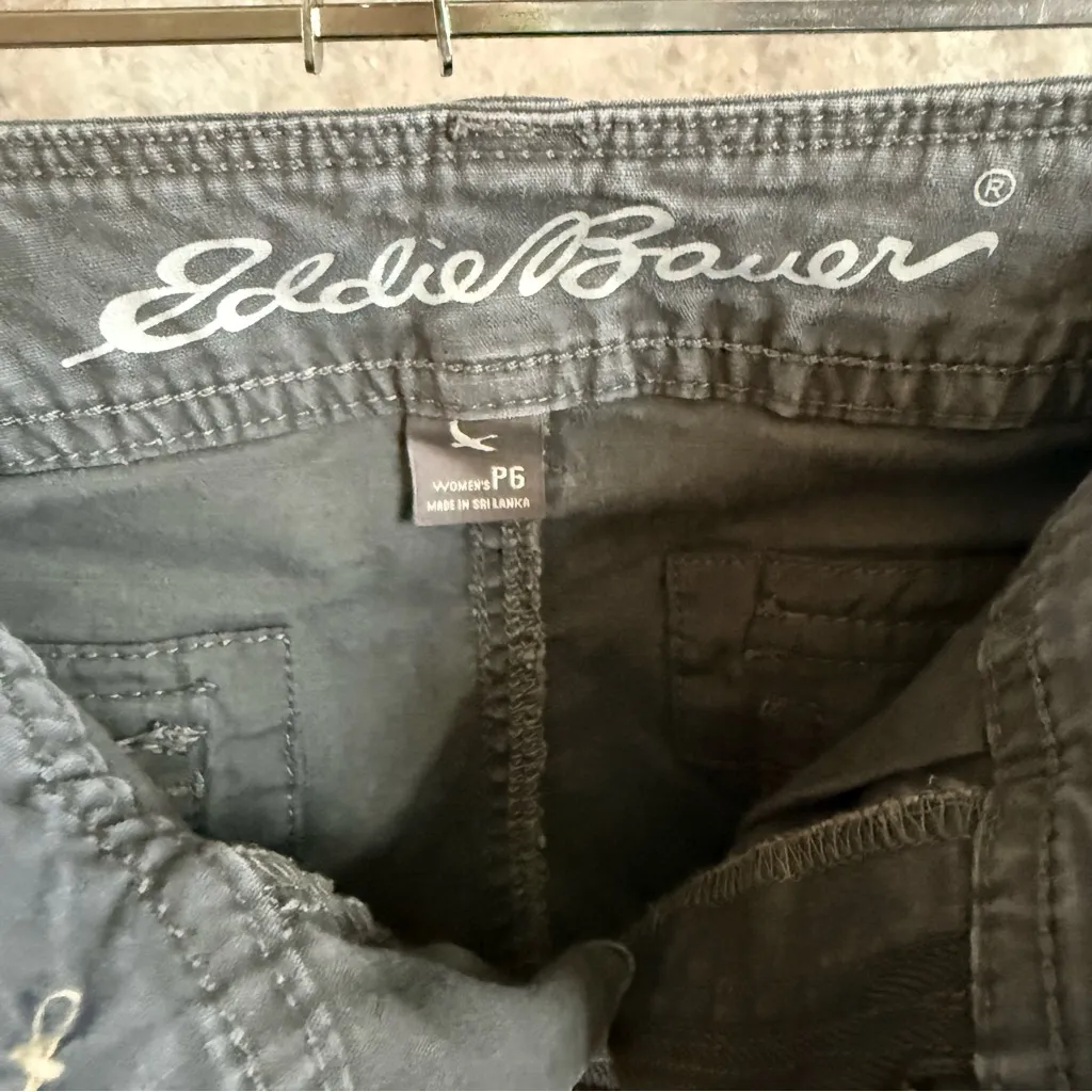 Eddie Bauer Charcoal Women's Cargo Shorts size P6 - Image 5
