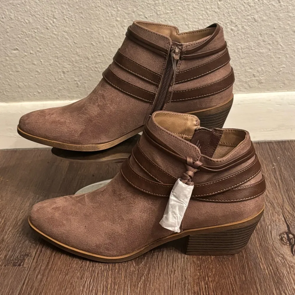 Life Stride Women's Paloma Ankle Booties Size 9.5M - Image 2