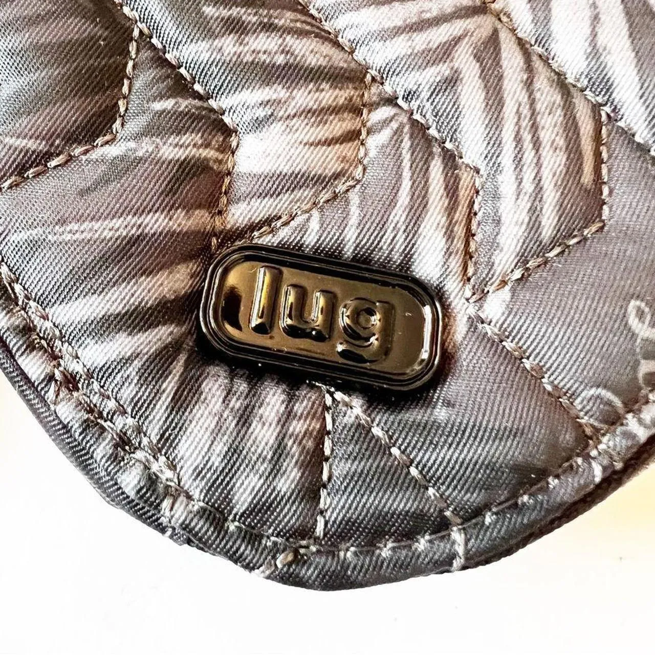 Lug Gray Heart Shaped Coin Purse With Leaf Print - Image 4