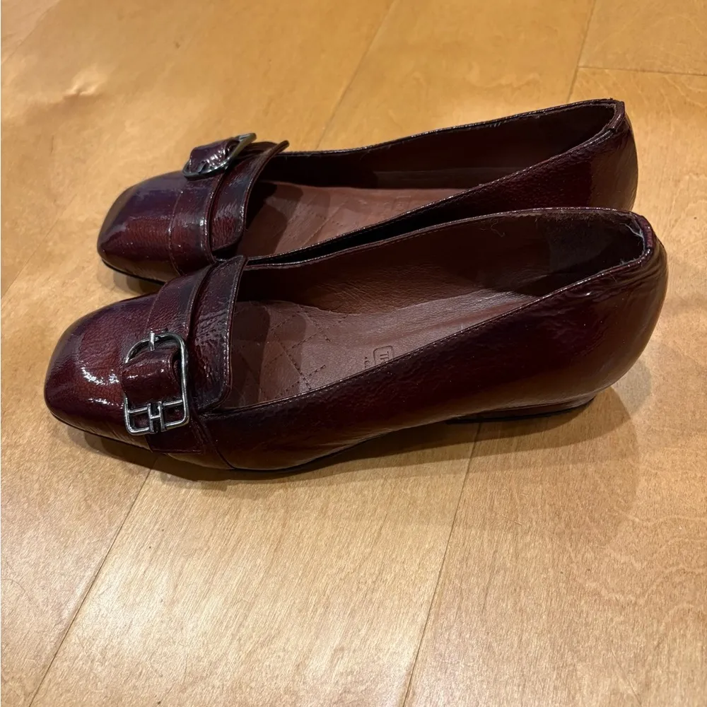 Hispanitas patent leather shoes burgundy small heel Spain 38 or 7 - Image 3