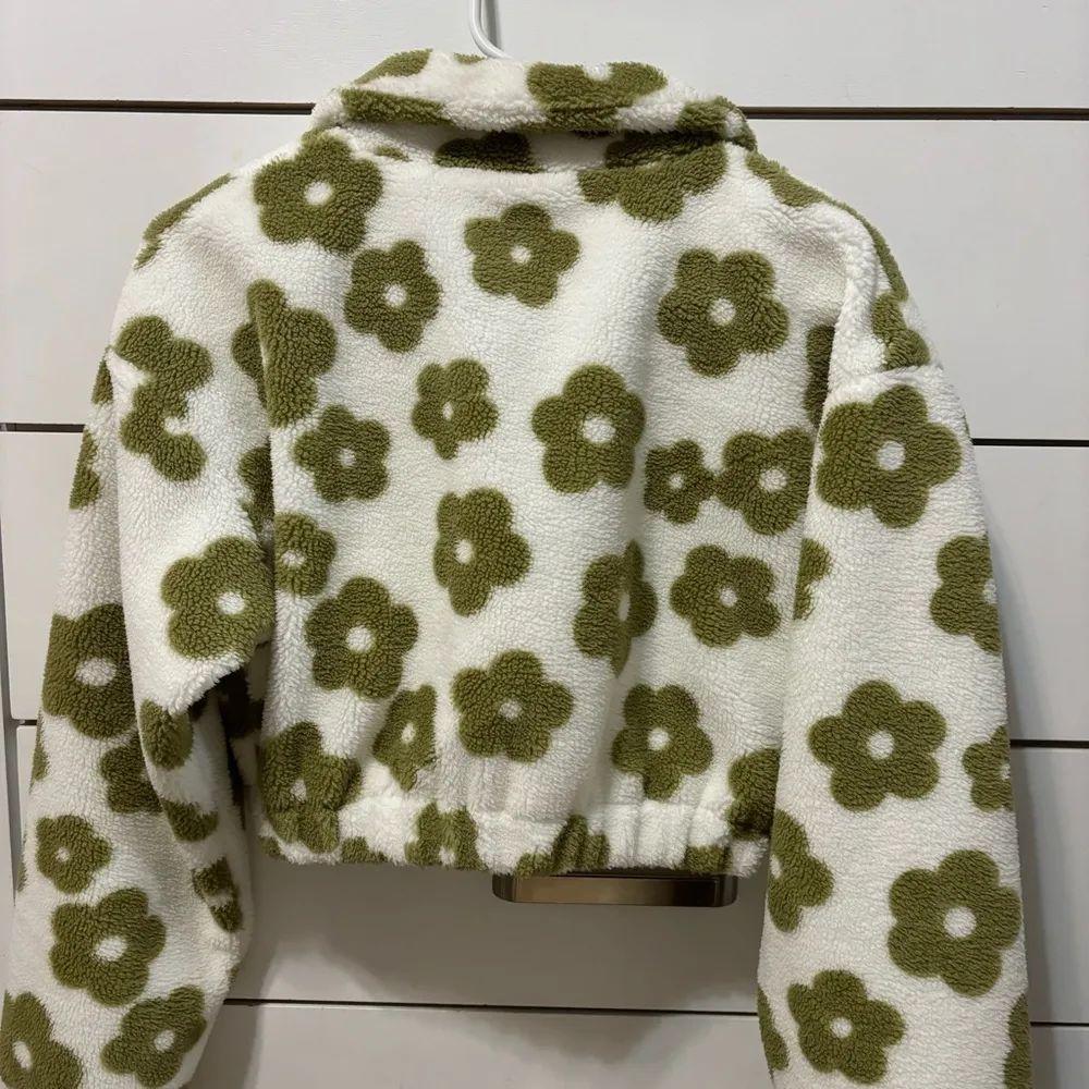 White & Green Floral Sherpa Jacket - Image 3