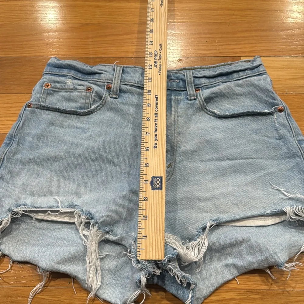 Abercrombie & Fitch the mom high rise Jean shorts size 28/6. - Image 3