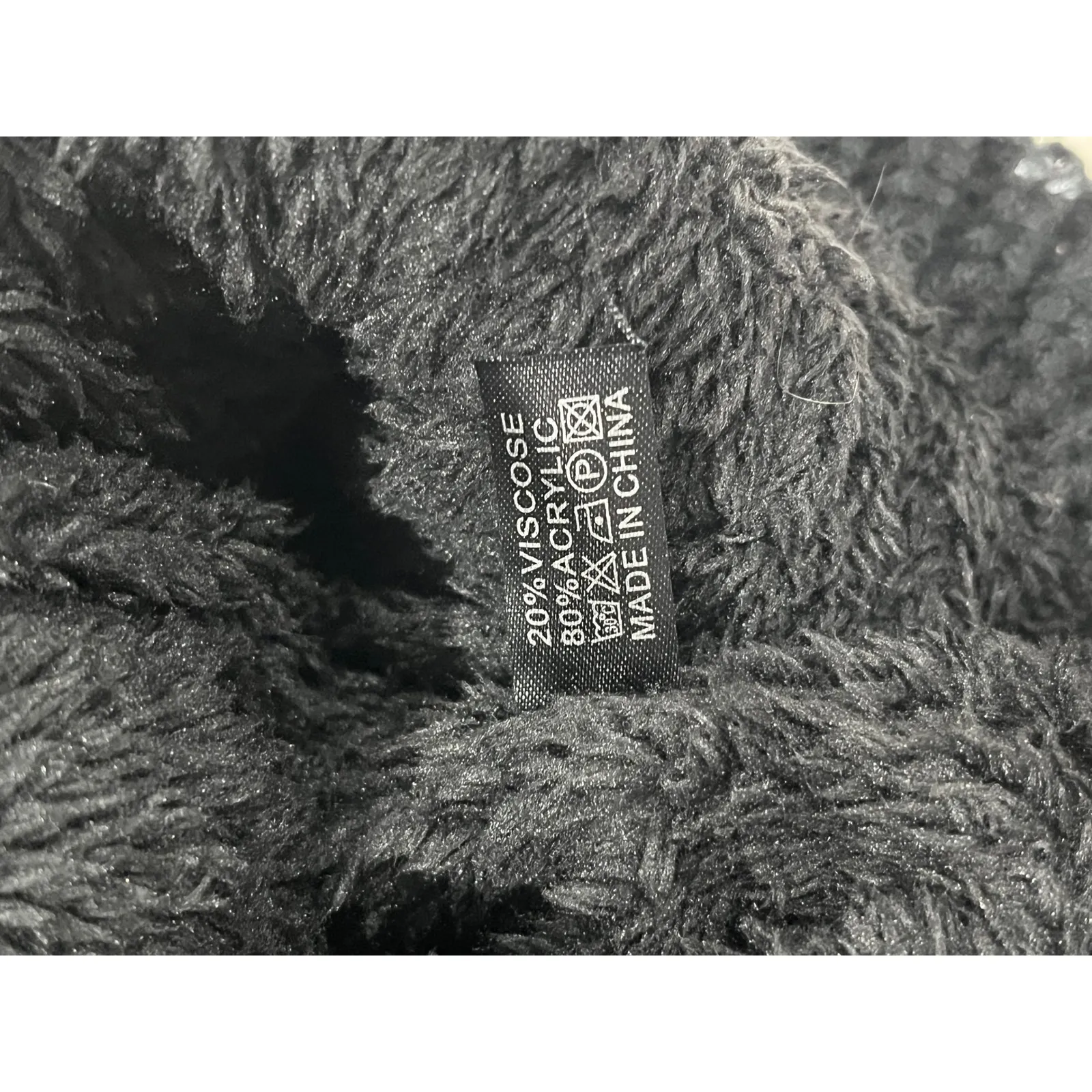 Winter hat Black Ribbed Knit Beanie with Faux Fur Pom Pom brand new Go & Go‎ - Image 4