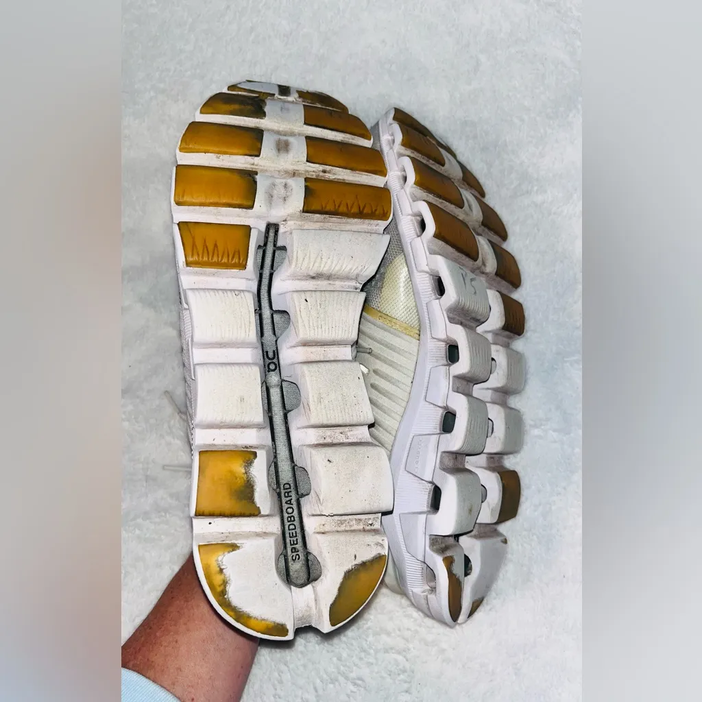 On Cloudswift 4 Running Sneakers sz 11 White - Image 5