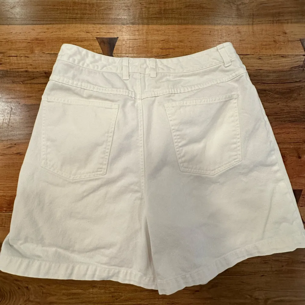 EUC Talbots White High Waist  Bermudas Shorts - Image 2