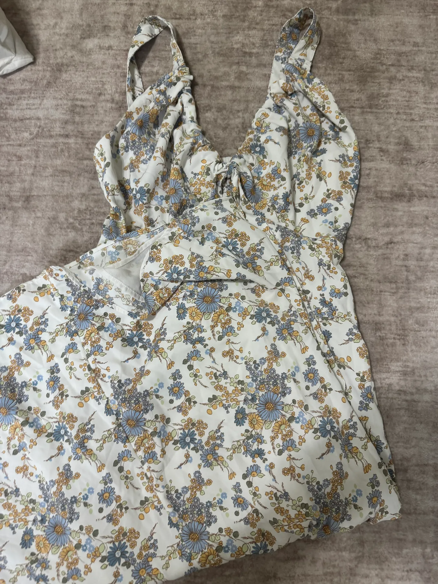 Cinched midi dress size medium - Image 4