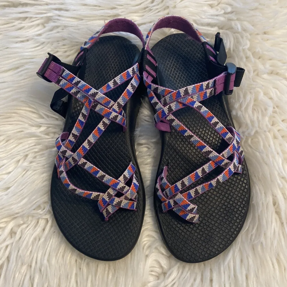 CHACO SANDALS size 9 excellent condition color purple /blue see all photos - Image 2