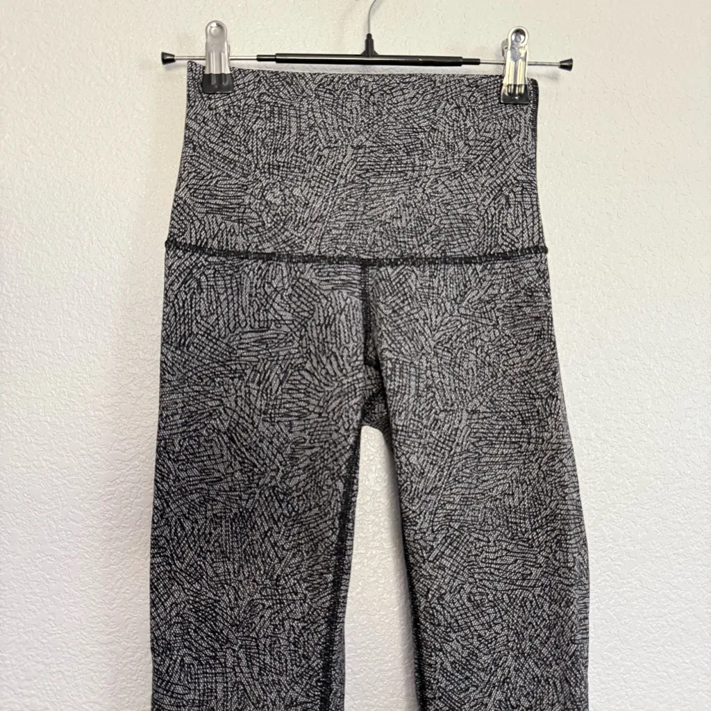 Lululemon Wunder Under Crop Hi Rise Leggings 2 in Line Up White Black - Image 3