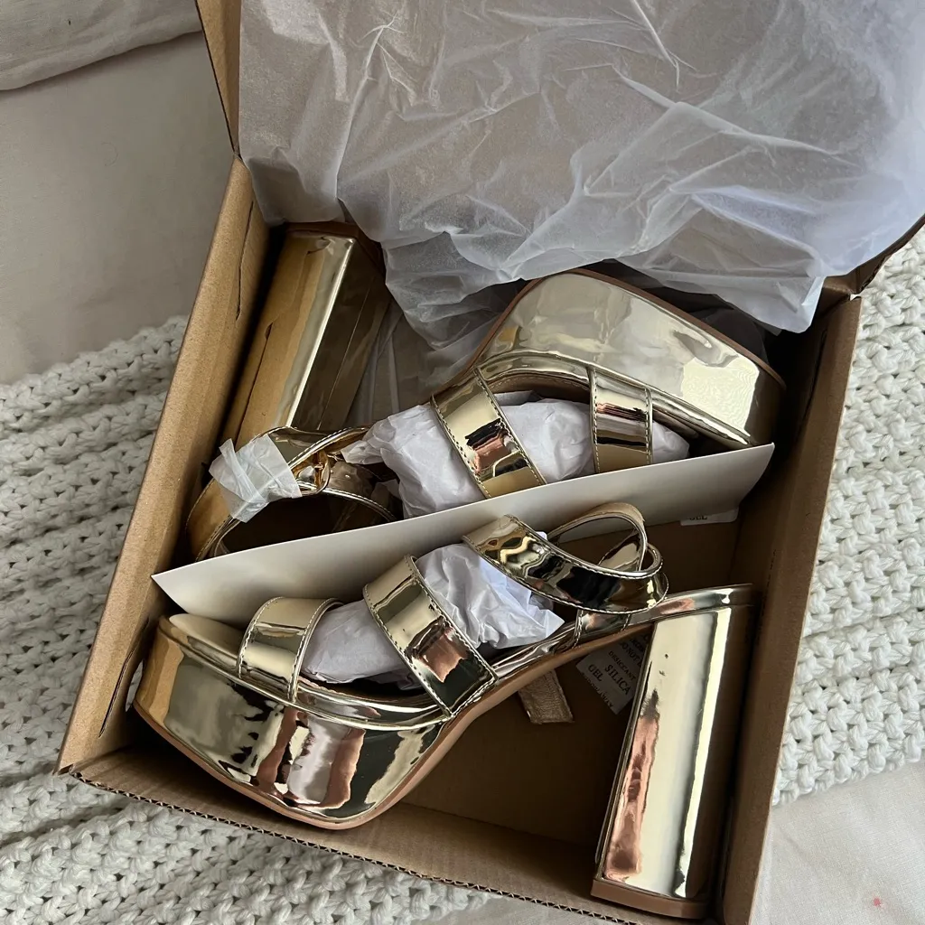 Matisse Gold Platform High Heel Shoes Size 10 - Image 3