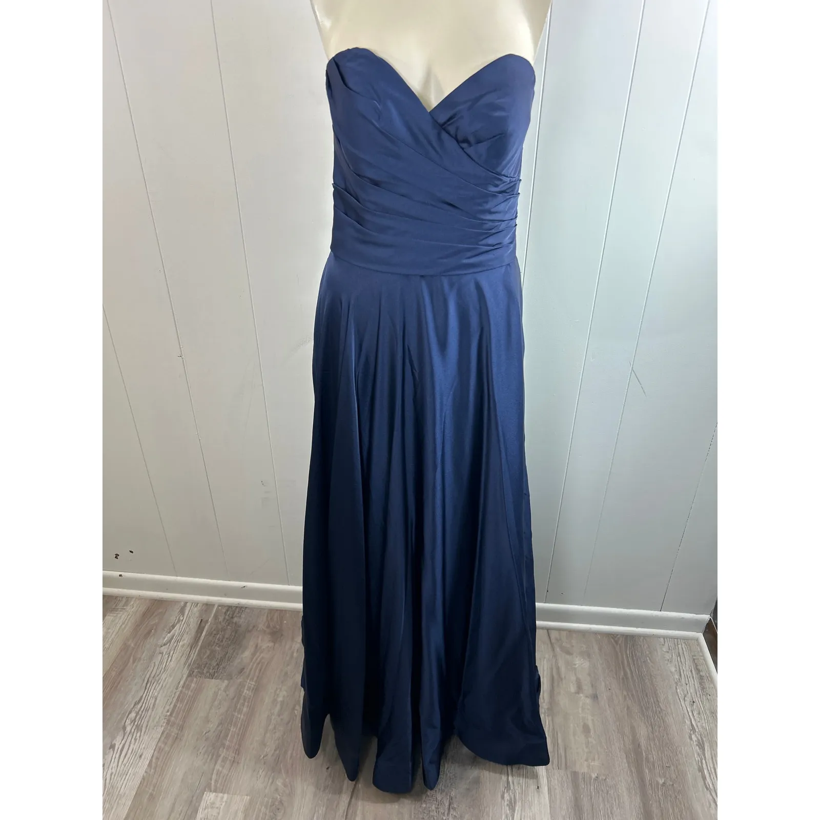 La Femme NWOT Strapless Slit Satin Ballgown in Navy. Size 14. NWOT - Image 4
