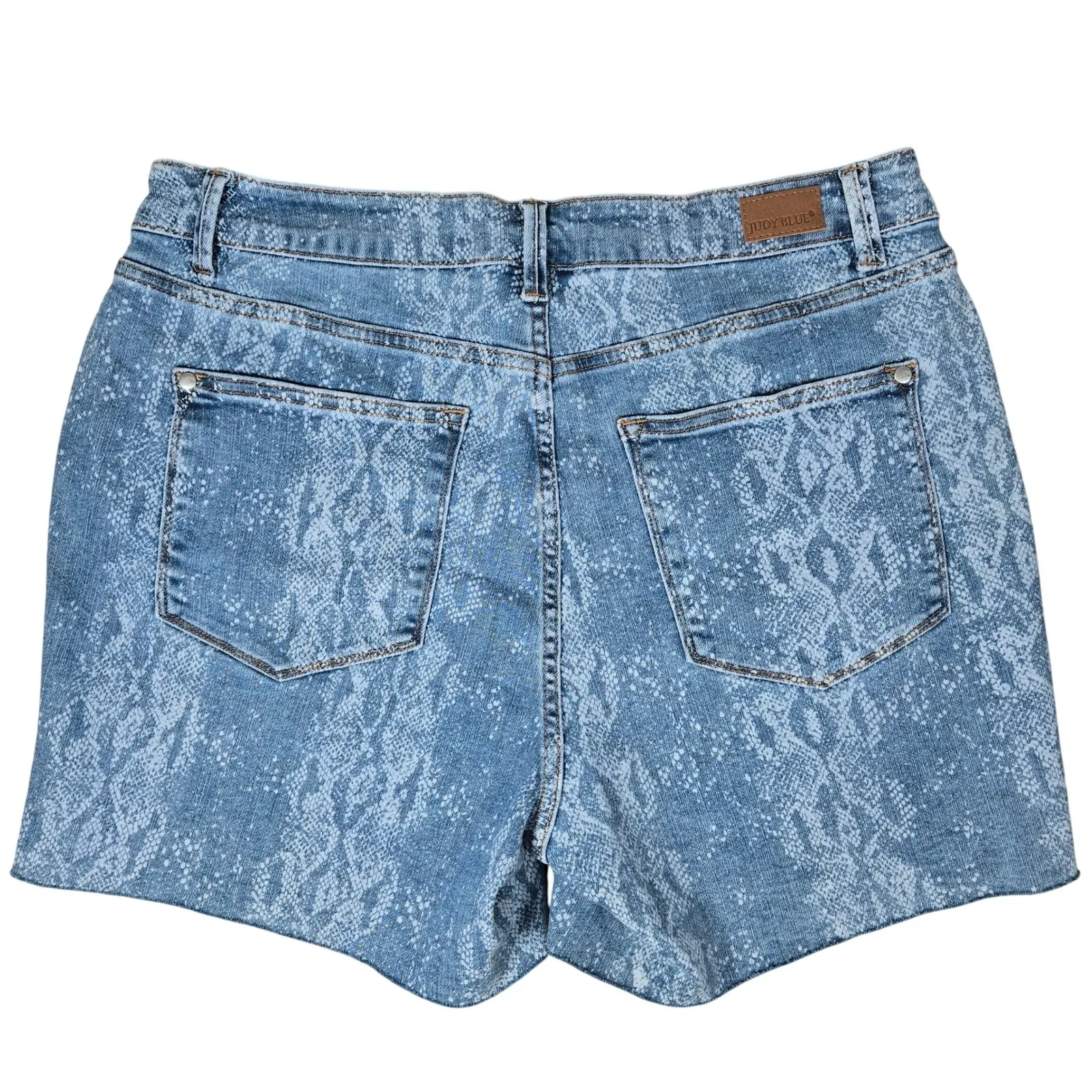 Judy‎ Blue Los Angeles Women's 1XL Blue Snake Print Denim Cutoff Shorts - Image 2