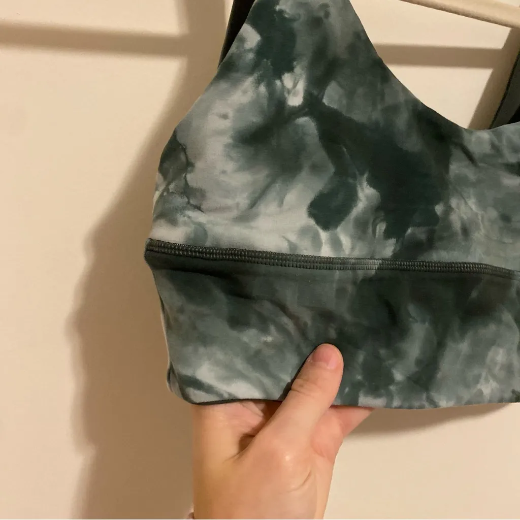 Lululemon Reversible Sports Bra size 6 - Image 2