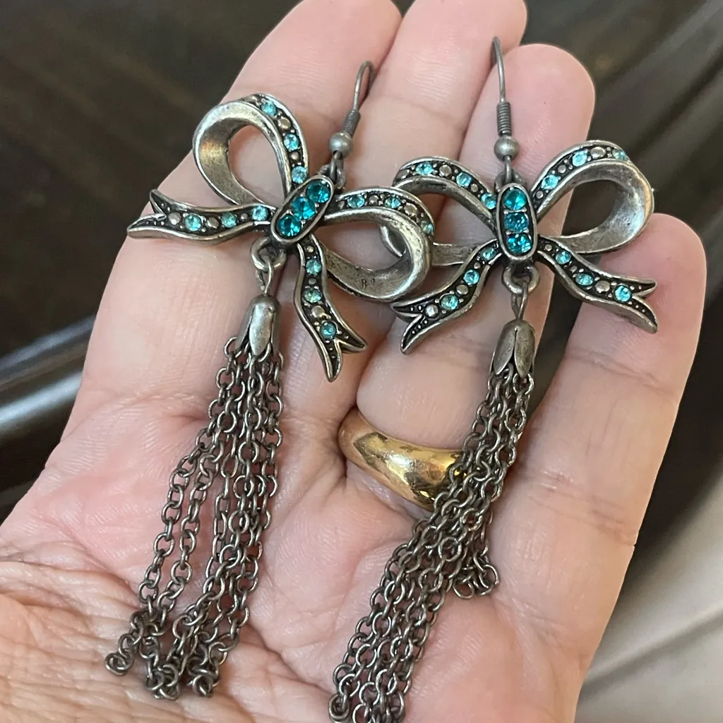Oxidized Silver Tone Blue Crystal Bow Tassel Dangle Earrings - Image 3