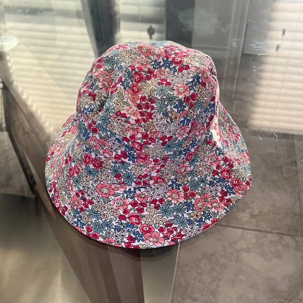 NEW Jenni Reversible Bucket Hat, Floral Terry Cloth, One Size New w/Tag - Image 12