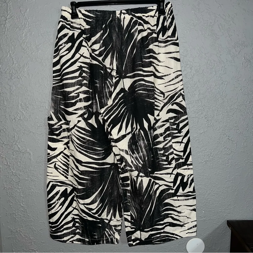 Bryn Walker Pasha Linen Cotton Palma Nera Print Wide Leg Cropped Pants - Image 3