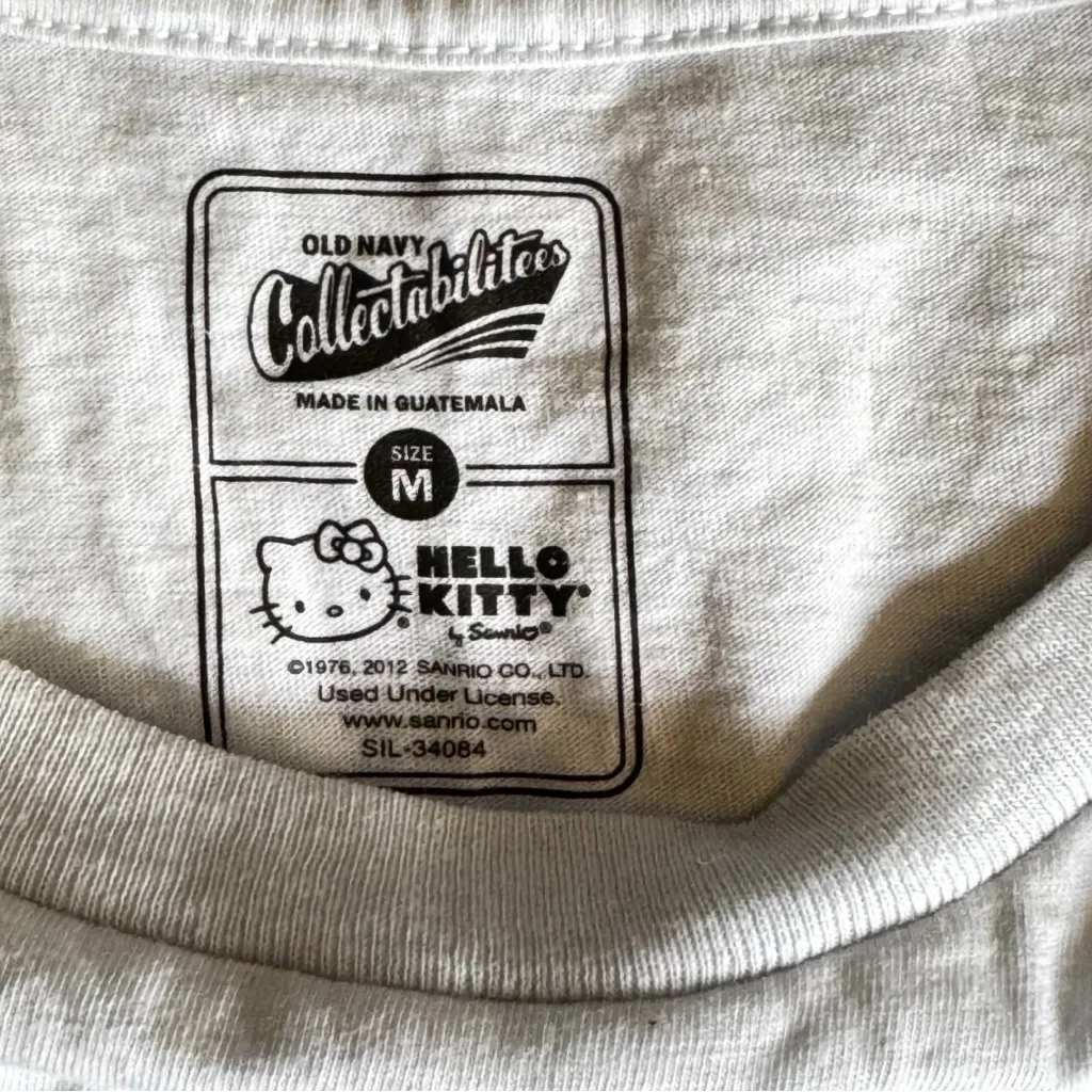 Old Navy Women’s Hello Kitty Tropical Graphic T-Shirt Sz M - Image 5