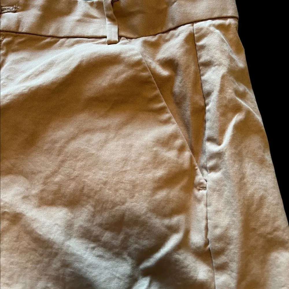 Gap  Khaki Flat Front Chino Women’s Size 8 shorts - Image 5