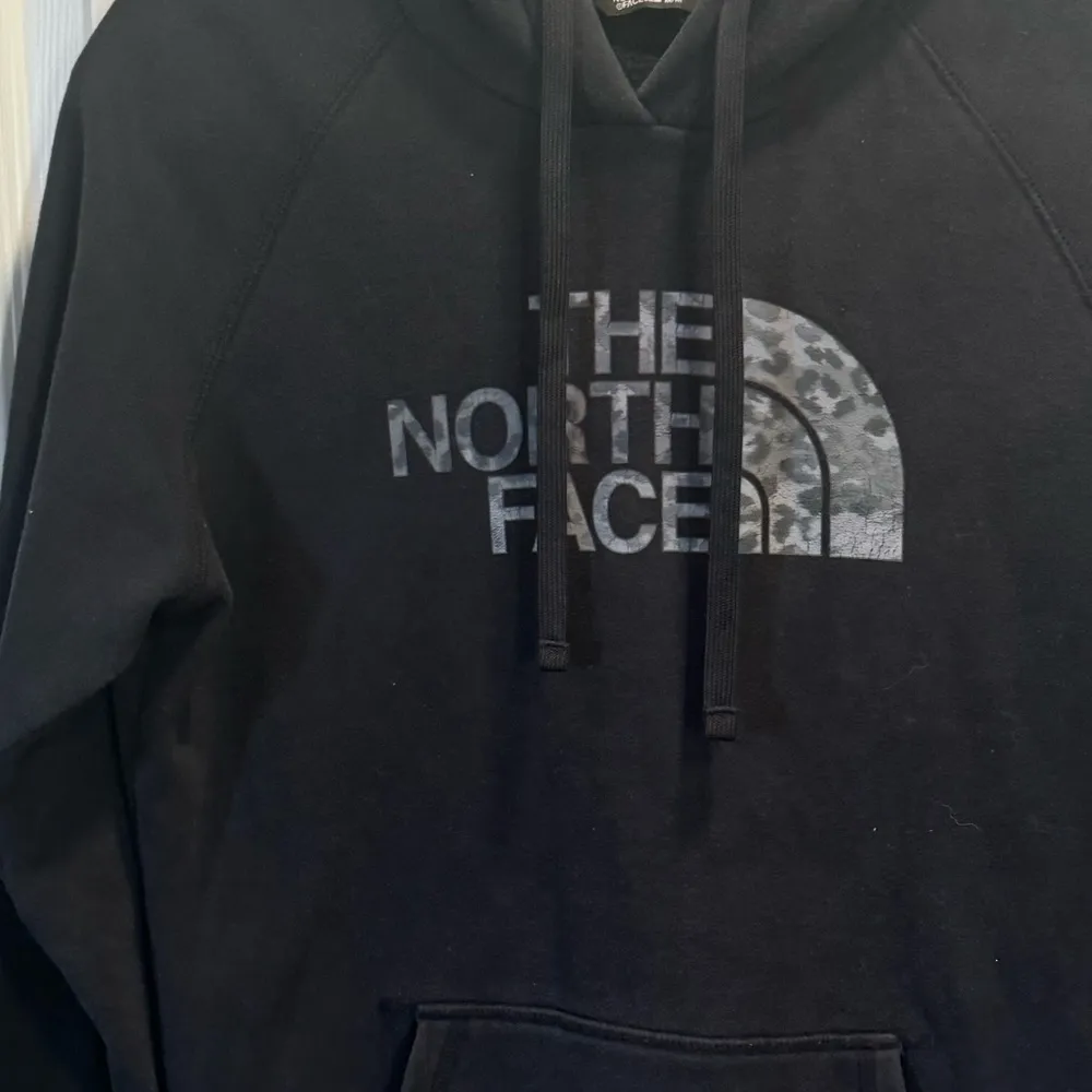 The North Face Women's Pullover Hoodie Black Front Logo Size M - Image 5