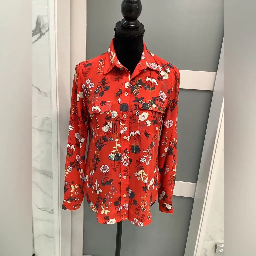 Ladies LOFT button front ling sleeve top 🌺 - Image 5