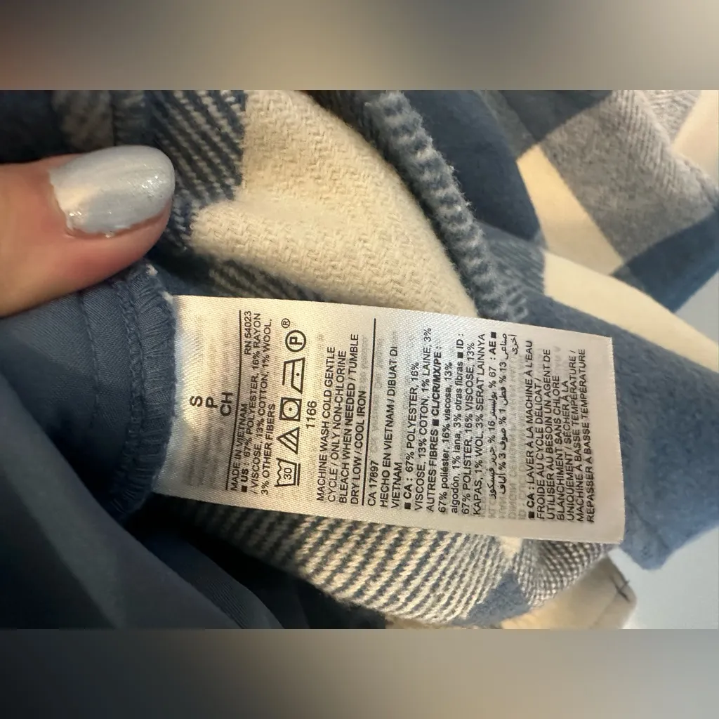 Old Navy  Shacket Blue and White - Image 6