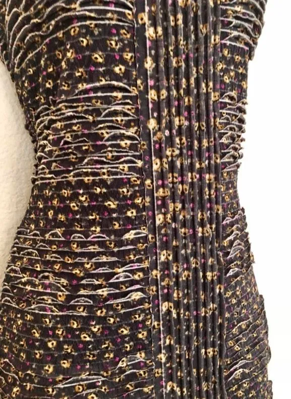 Hardly Worn stretchy body hugging  sleeveless dress. Sz Small - Image 4