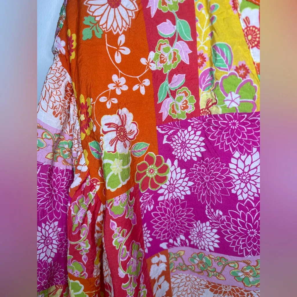 Fate Colorful Floral Blouse size medium Pink - Image 4