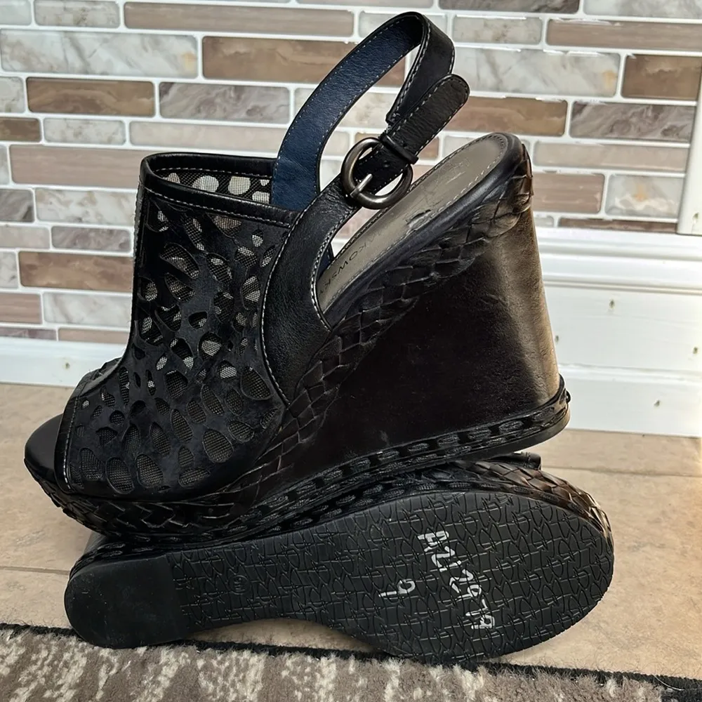 B Makowsky  braided laser cut platform sandals - Image 4