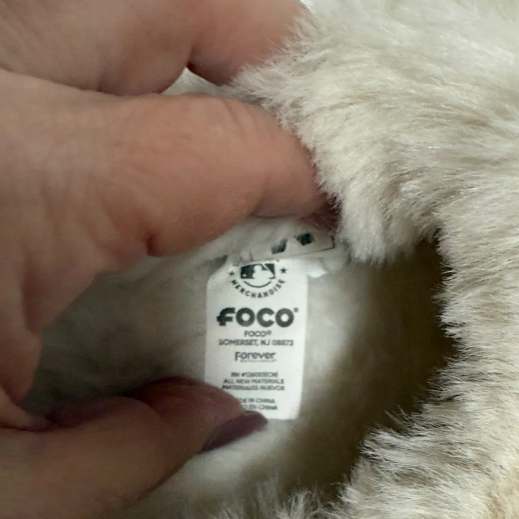 Women's Cream Fuzzy Slippers Size undefined - Image 6