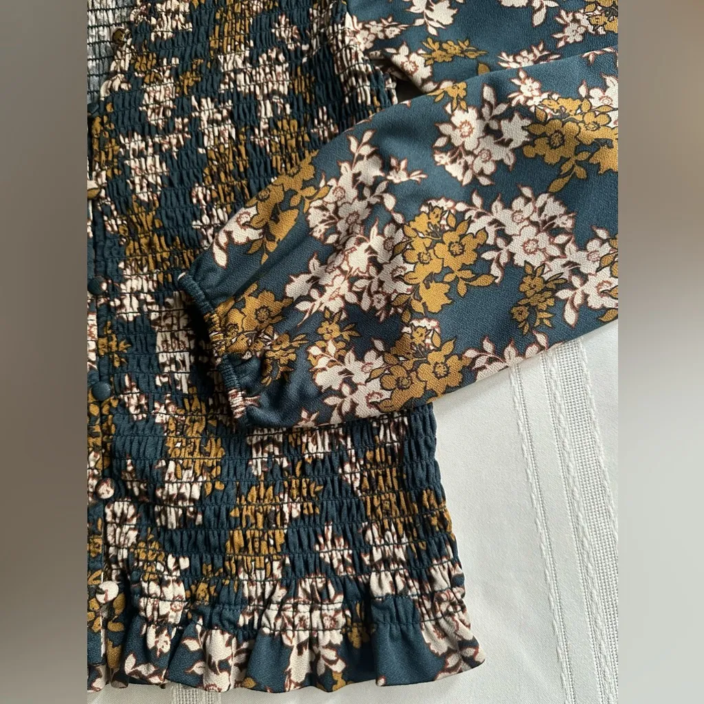 Gimmicks by BKE Floral Smocked Blouse in Teal and Brown - Image 13