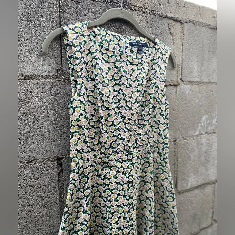 flower dress fit and flare size 4 sleeveless - Image 5