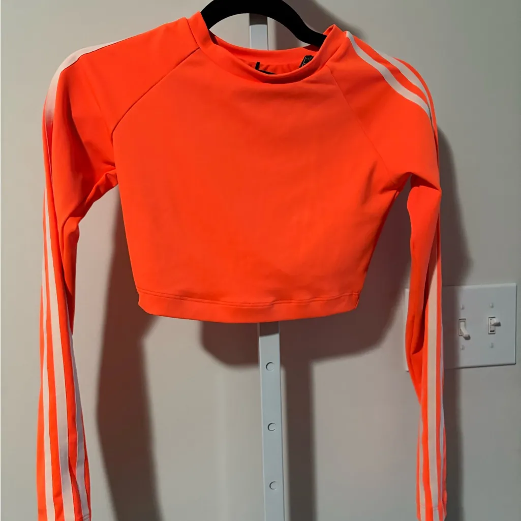 Adidas IVY PARK neon orange cropped rash guard top. - Image 2