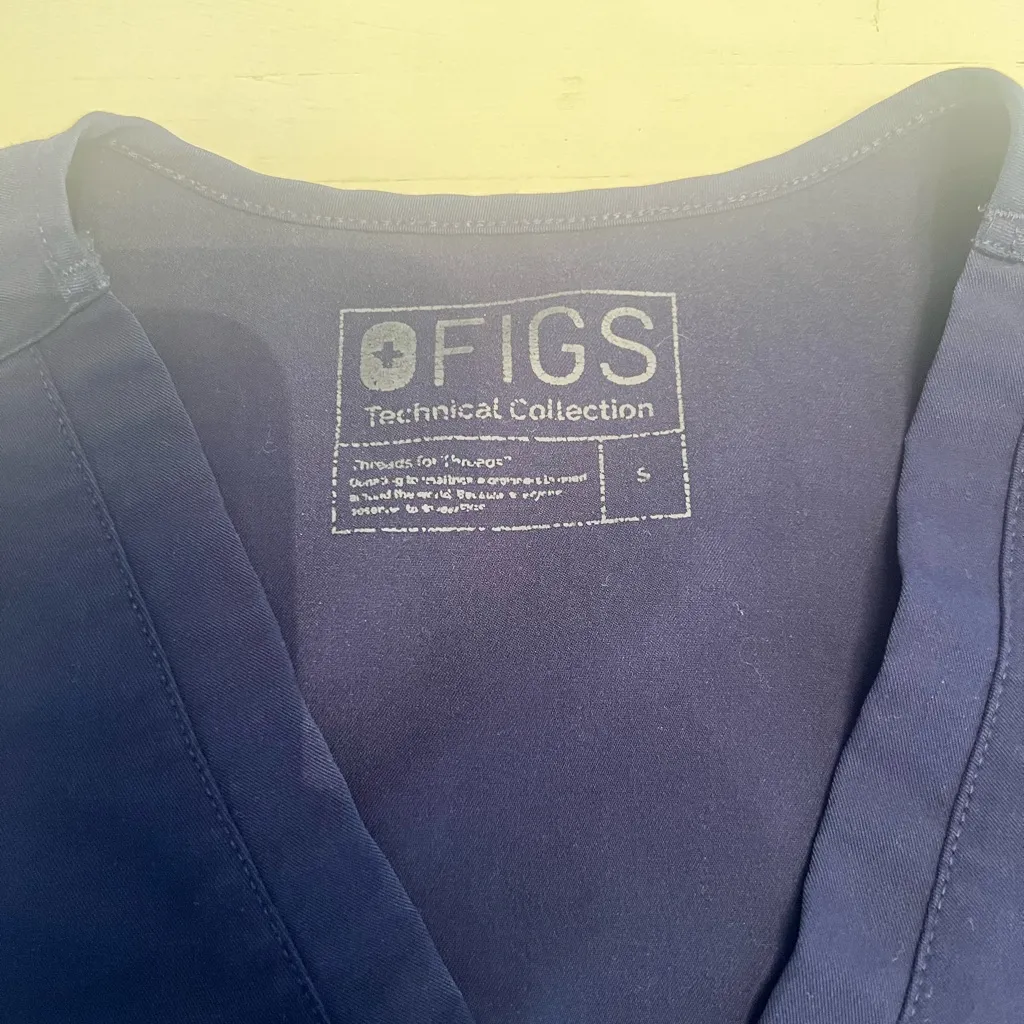 Figs Scrub Top Women’s Small True Navy Casma V-Neck‎ Nurse - Image 2