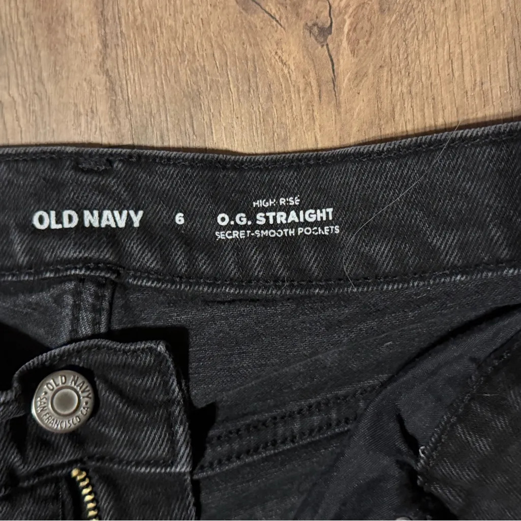 Old Navy Black O.G. Straight Jeans size 6 30 inseam - Image 2