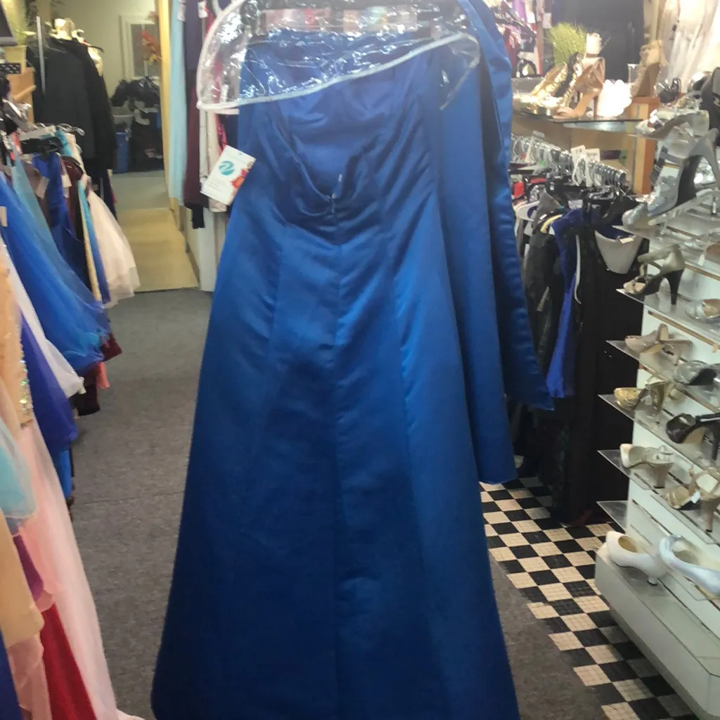 Milano Blue with white size medium formal dress - Image 5