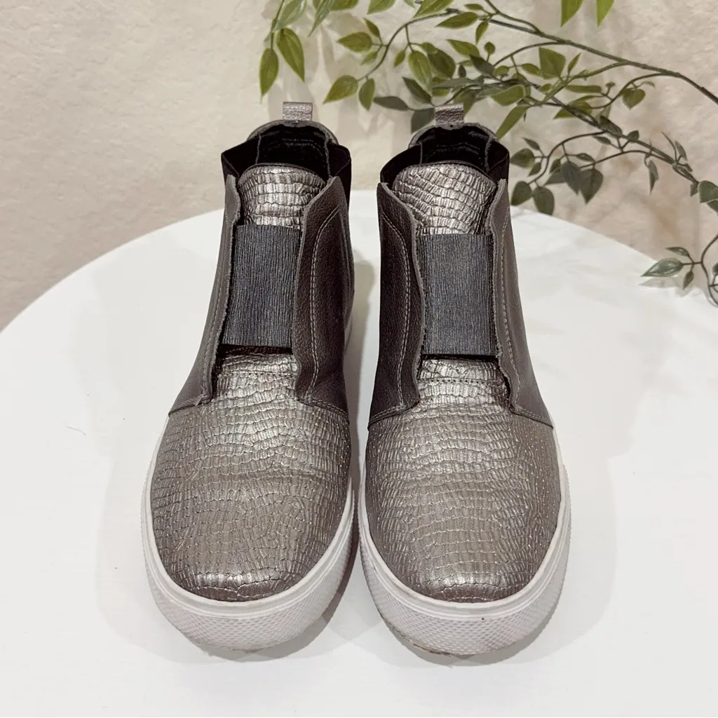 Kaanas Silver Chelsea Ankle Mid Top Slip on Sneaker Size 6 Preowned Gray - Image 2