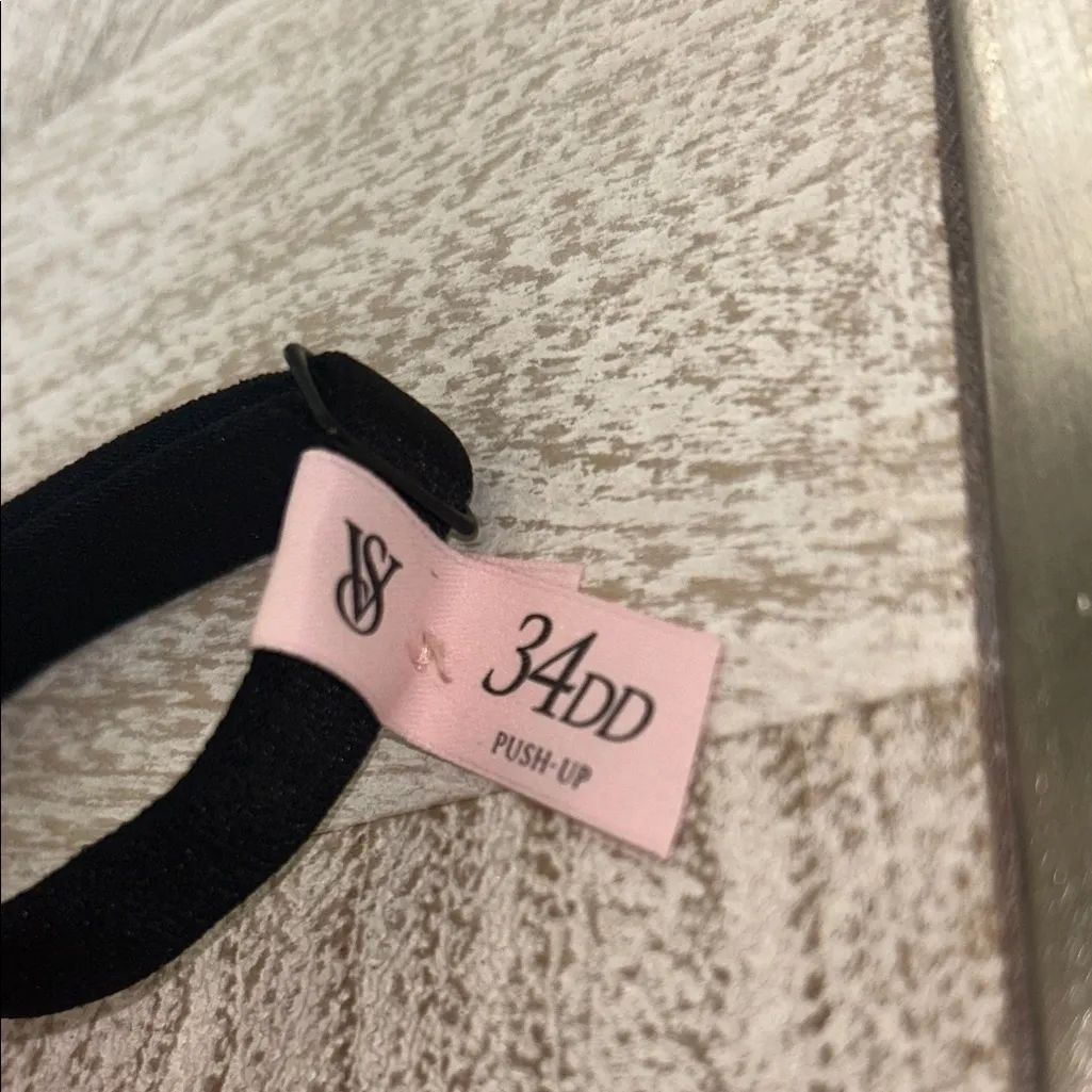 Victoria's Secret Black Bra with Pink Bow - Image 3