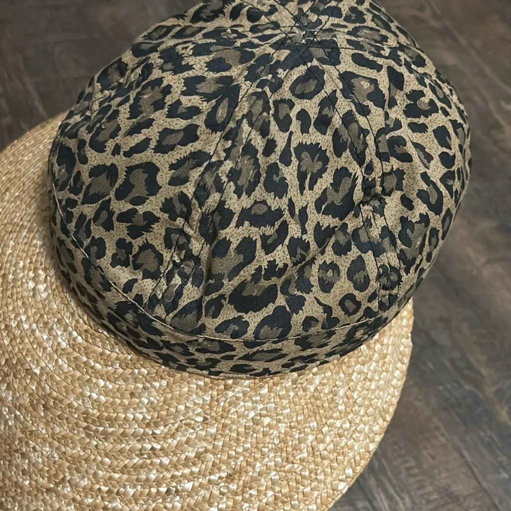 August brand hat featuring a leopard print crown and a wide‎ brim made of straw - Image 3