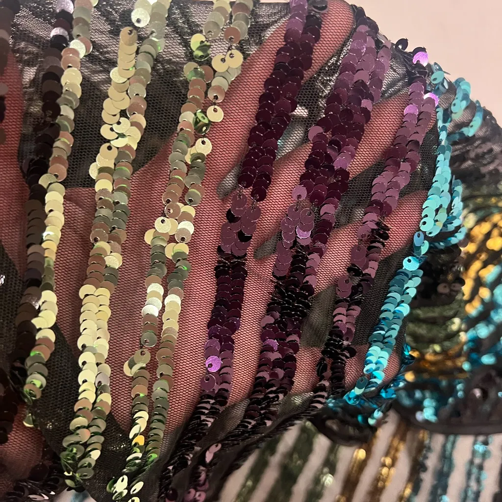 MD MSK Black and Gold Sequin Top Size M - Image 3