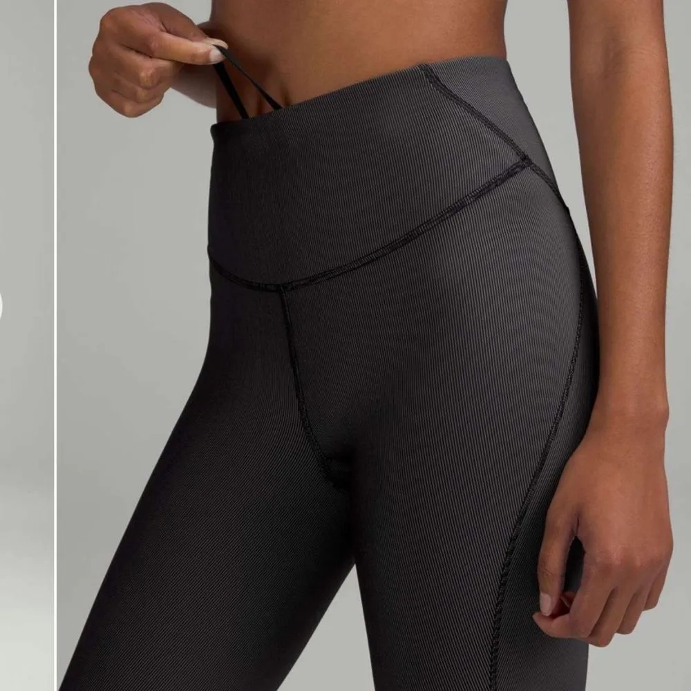 Lululemon Base Pace High-Rise Tight 25" *Two-Tone Ribbed
Black / Gull Grey - Image 5