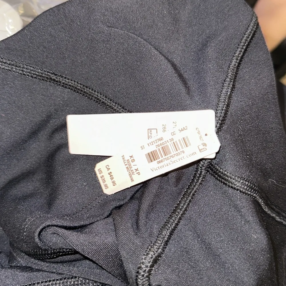 VICTORIA'S‎ SECRET
Core Essential Pocket Leggings regular - Image 5