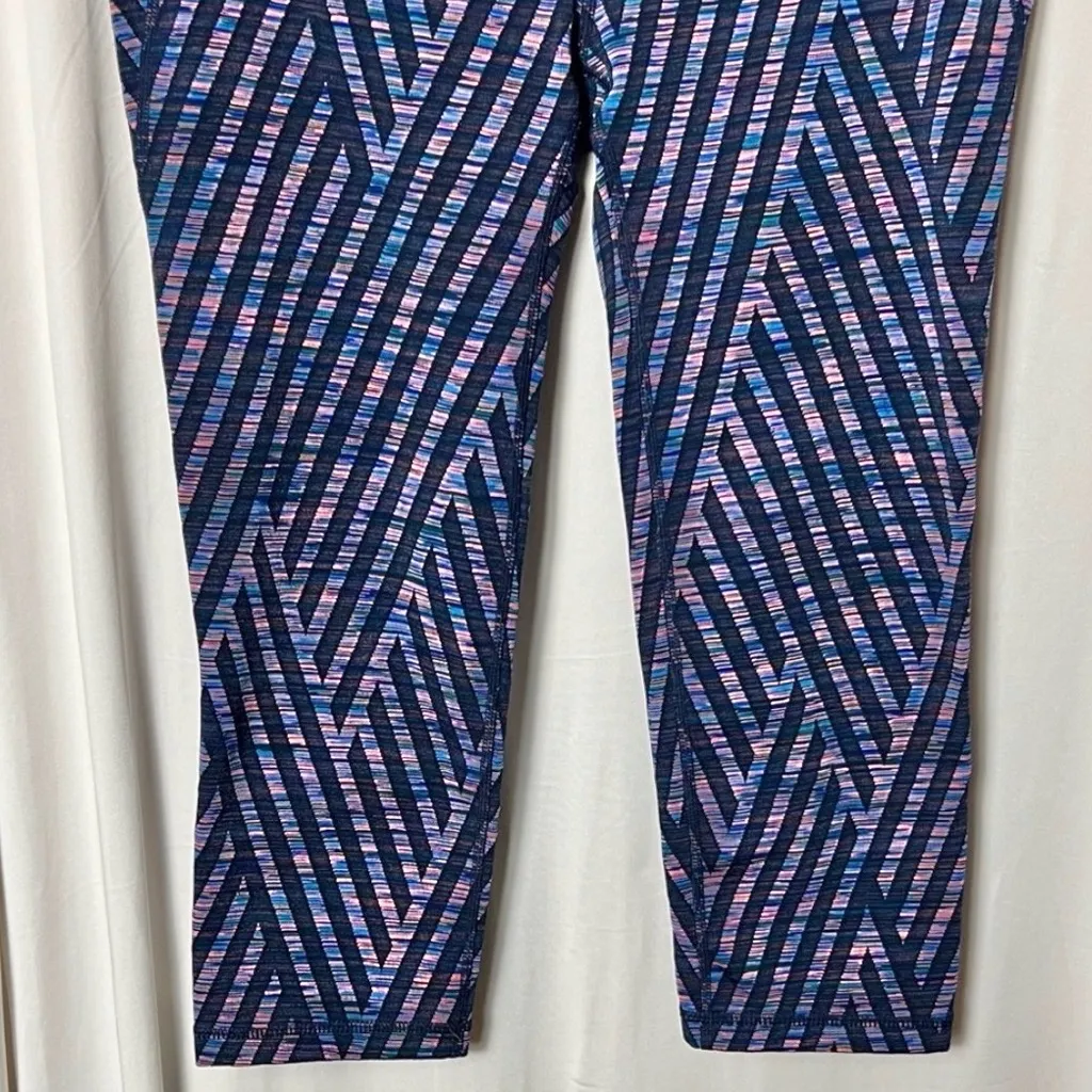 GapFit gFast Pink Multi Stripe Spacedye Jacquard Capri Size Medium - Image 5