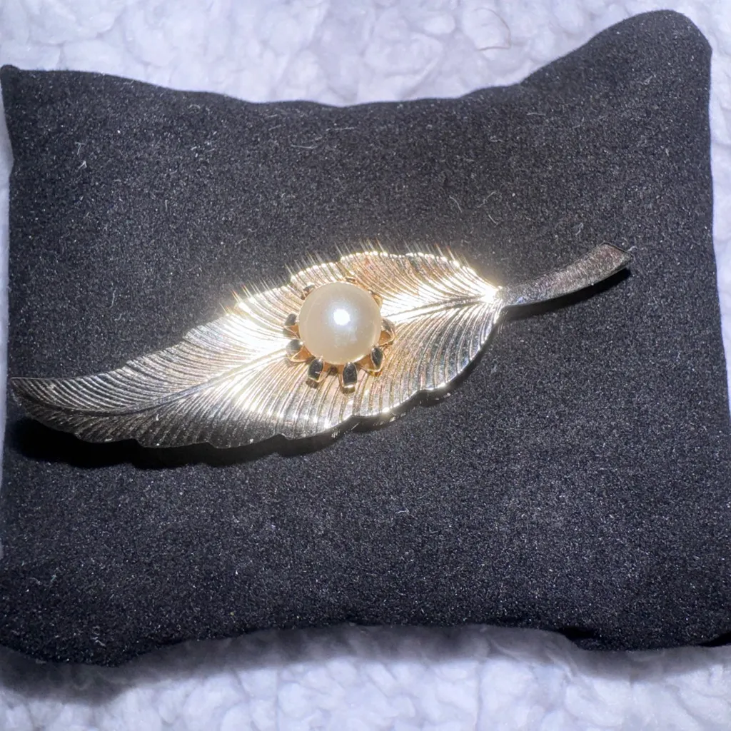 Gold Leaf Brooch with Pearl Accent - Image 2