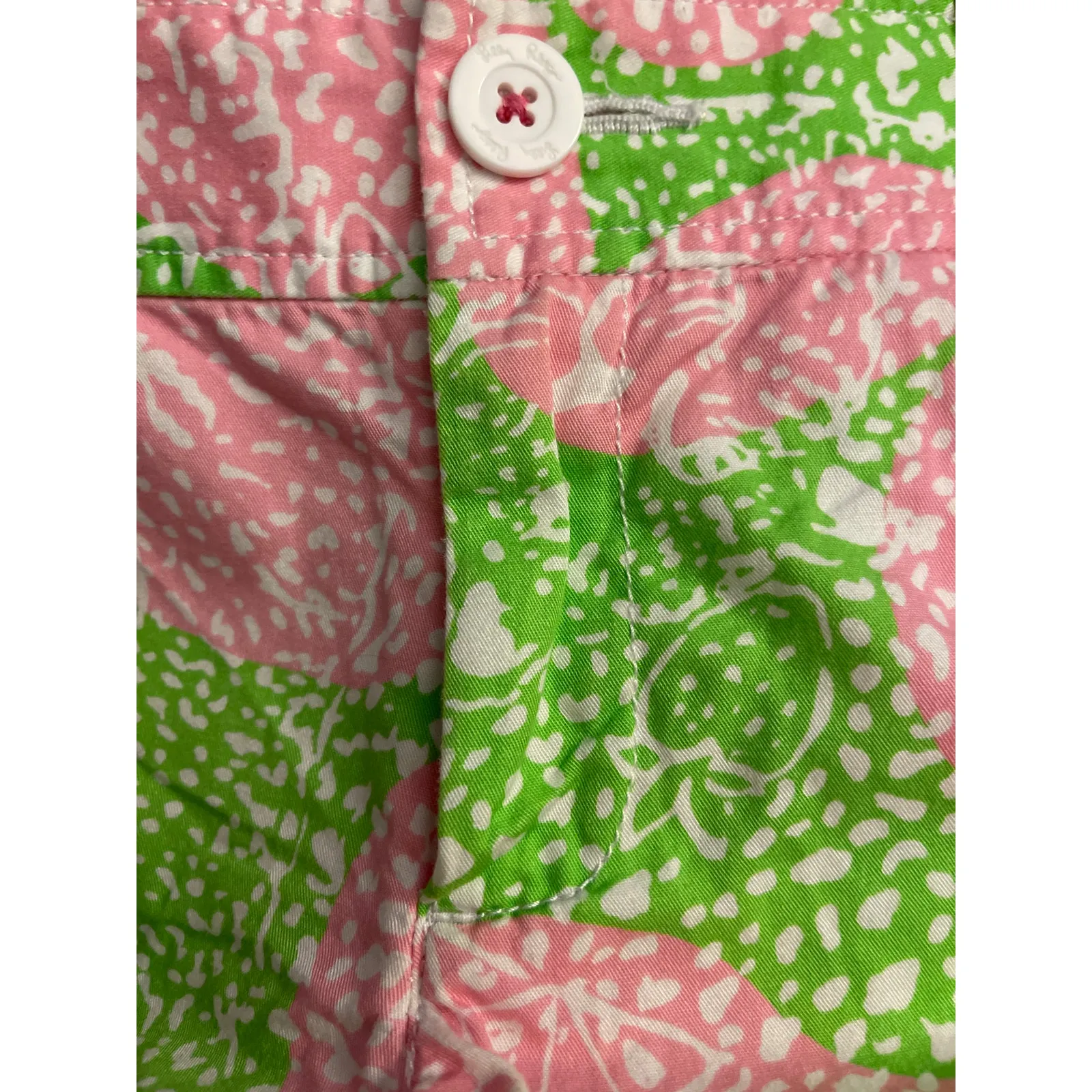 Lilly Pulitzer 3” Walsh Shorts in Limeade Cheat Ya‎ Print Size 8 - Image 5